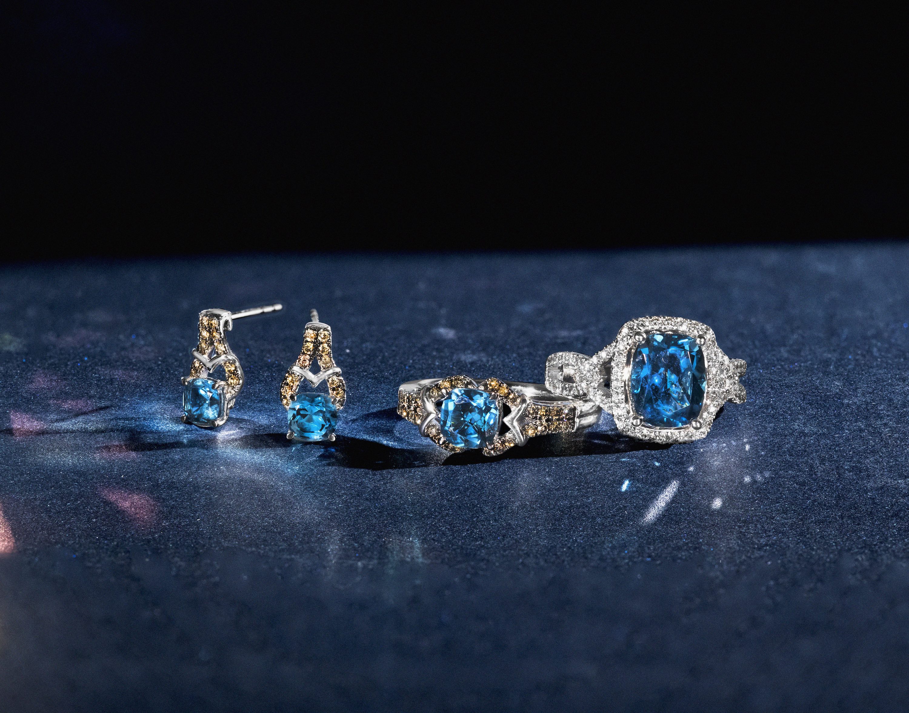  December Birthstone: Deep Sea Blue Topaz™