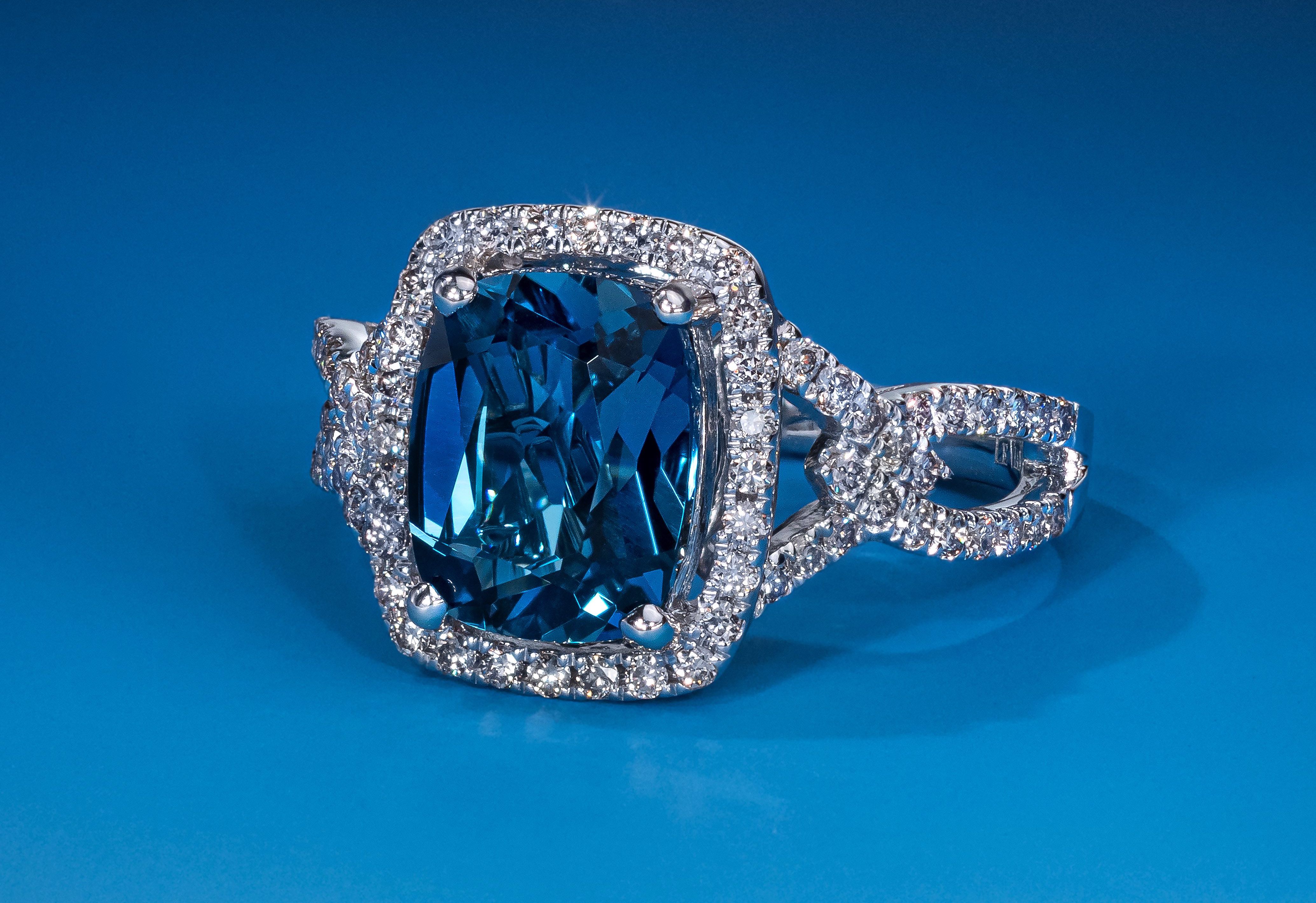  December Birthstone: Deep Sea Blue Topaz™