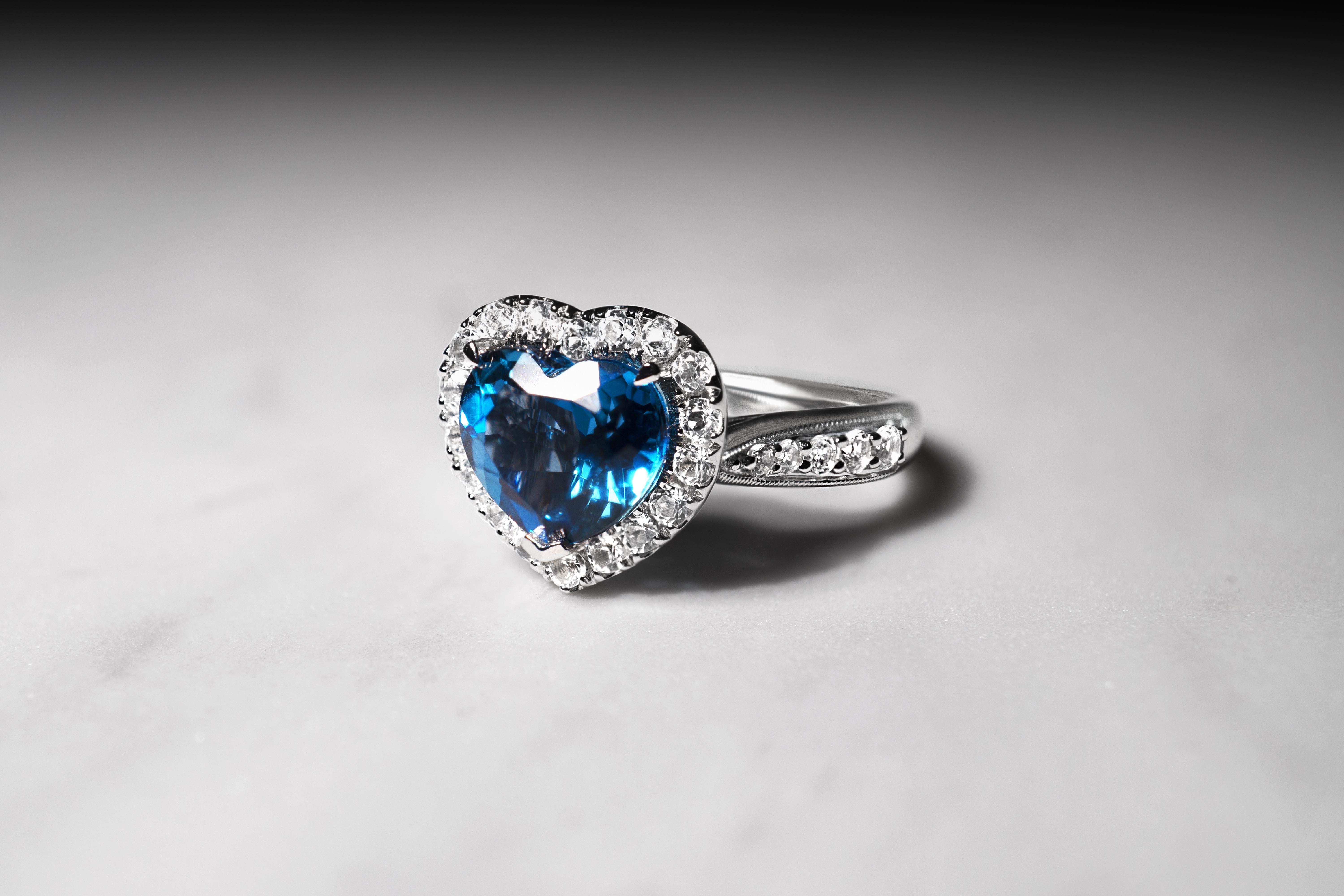  December Birthstone: Deep Sea Blue Topaz™